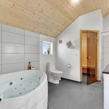Beautiful Home In Norre Nebel With Sauna Feriehus